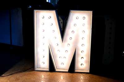 Show Letter  "M"    220v