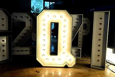 Show Letter  "Q"   220v