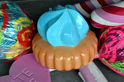 Giant Nic-Nac   Blue