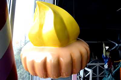 Giant Nic-Nac   Yellow