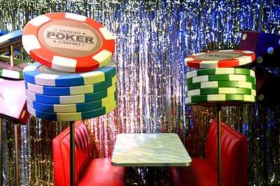 XL Casino-Chips on Post