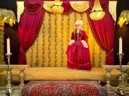 Curtains and Draperies on one Bar  Yellow Golden / Bordeaux