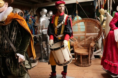 Drummer / Troubadour