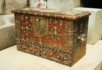 Chest/Cupboard, Metallic Decorations