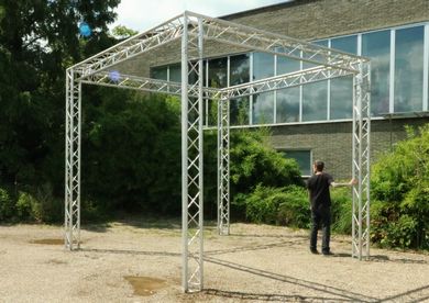 Truss / Tri-light structure