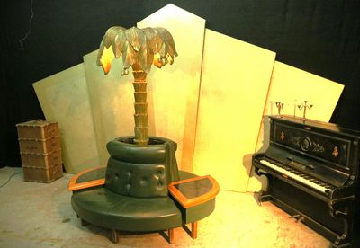 Lobby Oval Isle Bench