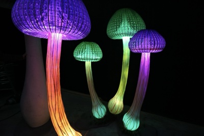 Mushroom Large wth. Lights 220v