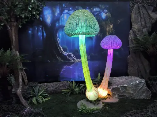Mushroom Large wth. Lights 220v