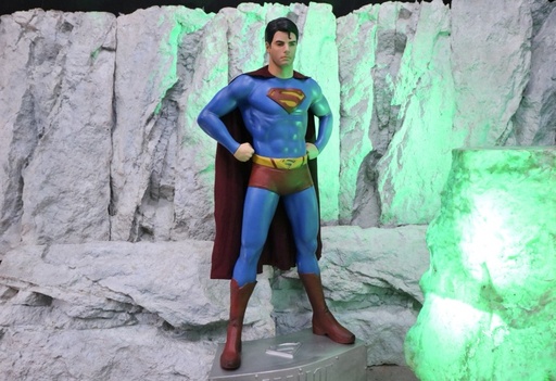 Superman   Super Hero   statue