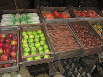 Case wth. Fruit or Vegetables