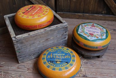 Crate  with  3 Cheeses Gouda