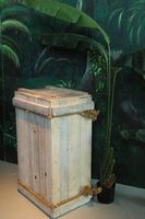 Crate   wood   for Reception