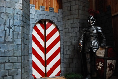 Castle Wall Gate   in red & white