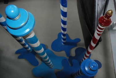 Hitch post , white &amp| blue/white &amp| red