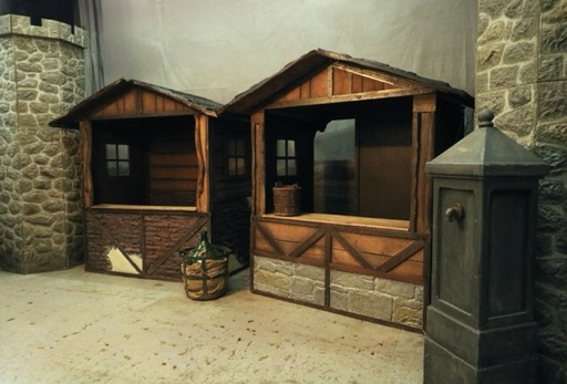 Log Cabin, Vendors House