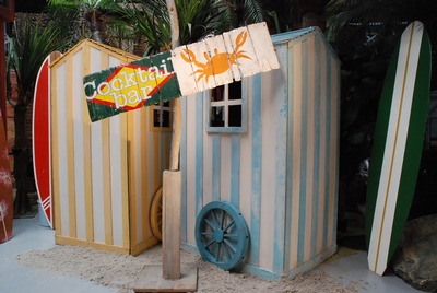Panel, "Cocktail bar" crab on post