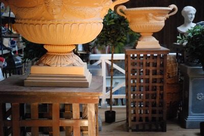 Pedestal, Iron woven