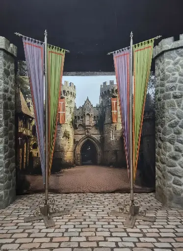Two Banners on one Post