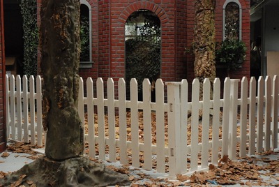 Picket Fence    Pole for Fence    White
