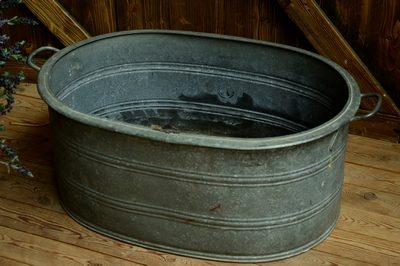 Tub, zinc