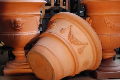 Vase, terra-cotta, Clock-like with face