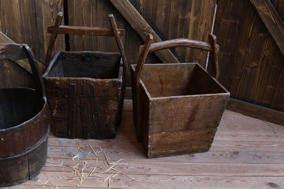 Bucket Square, one Round, with Wooden Handle