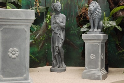 Statue, female, grey